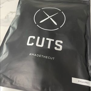 Cuts NIB Pyca Pro Short Sleeve Curve Hem Signature (River)